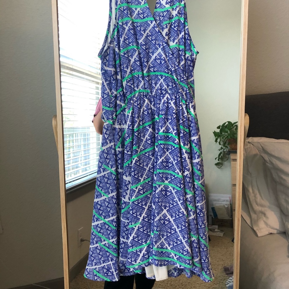 Patterned Dress - Picture 2 of 4